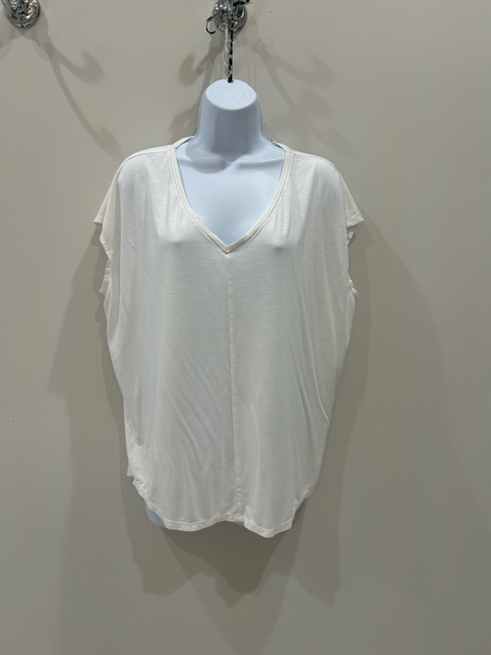 White House Black Market Women's V-Neck Tee Off-White Size Medium Brand New